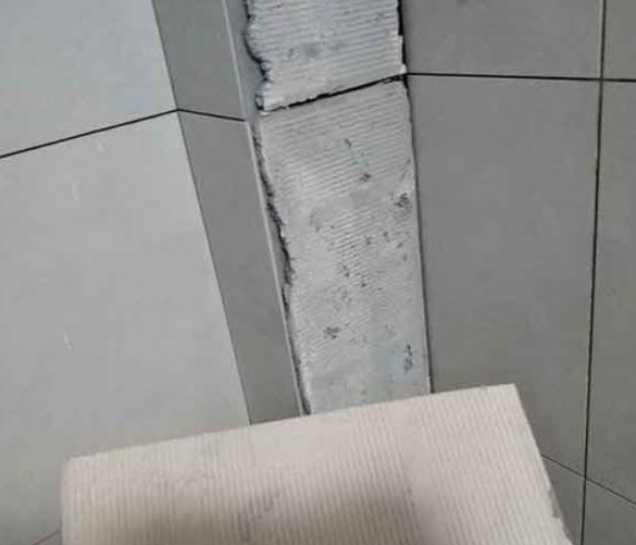 广安瓷砖空鼓维修公司分享下厨房瓷砖脱落的补救措施。